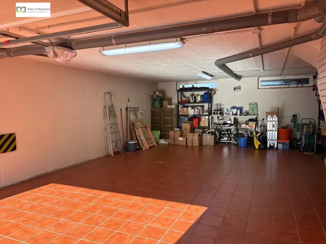 CHALET PAREADO  PRÓXIMO A ESPACIO LEÓN — 34
