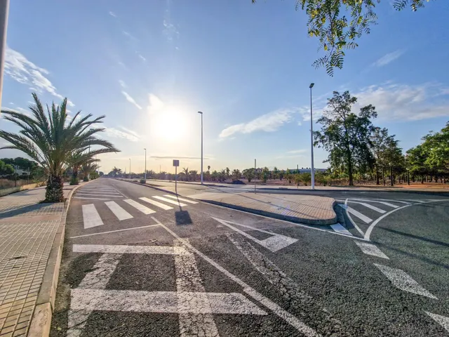 ALQUILER LOCAL COMERCIAL EN LA MEJOR UBICACIÓN DE ALTABIX NUEVO, CON 32m FACHADA Y 9 PERSIANAS A LA CALLE!!! — 32