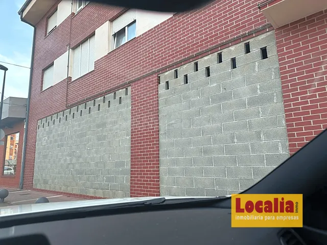 Local diáfano en bruto de 180m² situado en Cartes - foto 5