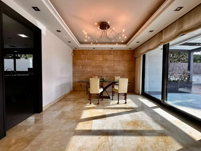 Exclusiva villa de lujo en Ciutat Diagonal, Esplugues de Llobregat, con vistas panorámicas a Barcelona y al mar — 17