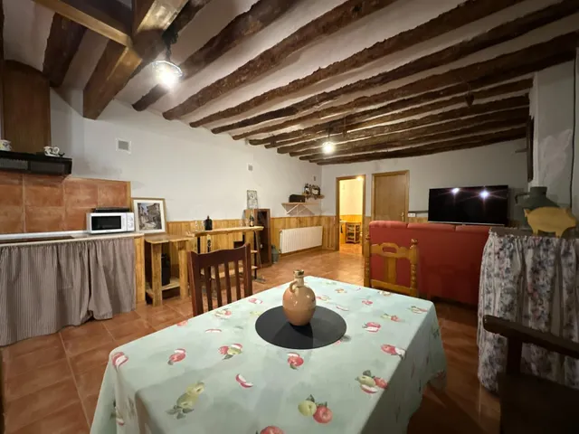 Vivienda con bodega equipada y local comercial independiente - foto 4
