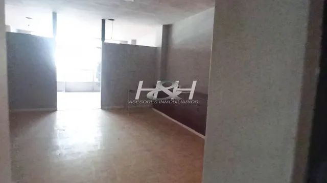 Local espacioso junto al Empalme. / HH Asesores, Inmobiliaria en Burjassot/ — 17