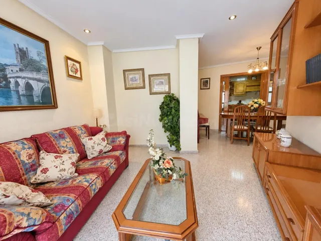Amplio piso de 3 habitaciones junto a la Glorieta y el puerto de Santa Pola — 4