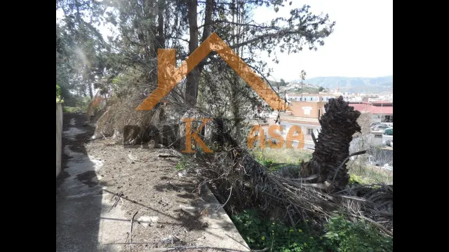 SE VENDE CASA ANTIGUA EN BERJA ZONA MERCADO DE ABASTOS — 42