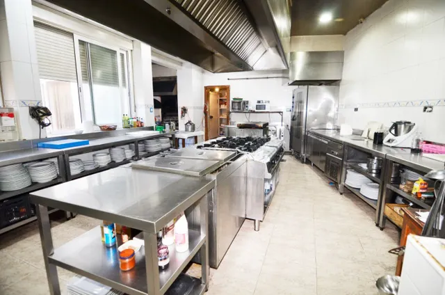 Urbis te ofrece un restaurante en venta en Aldeadávila de la Ribera, Salamanca. — 36