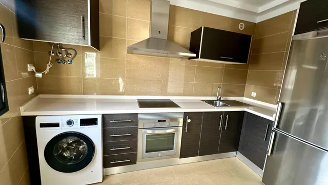 Piso exterior de 3 dormitorios y 2 baños con garaje y trastero en Avenida Buenos Aires. — 7