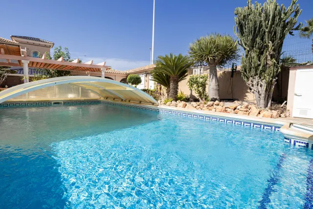 Villa 4 habitaciones 180m² en venta - Lomas de Cabo Roig — 28