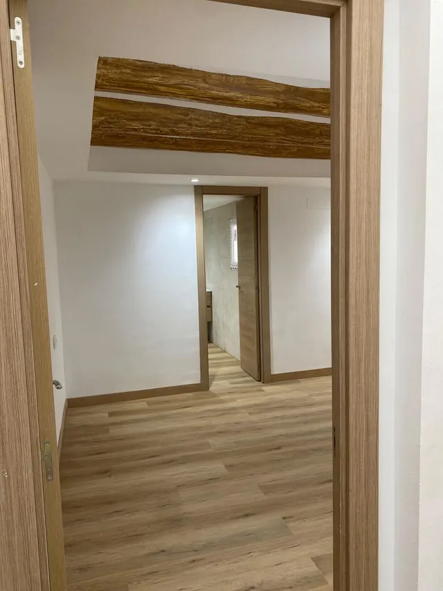 Exclusiva casa de pueblo completamente rehabilitada con piscina interior, terraza y parking en el centro de el Vendrell — 25