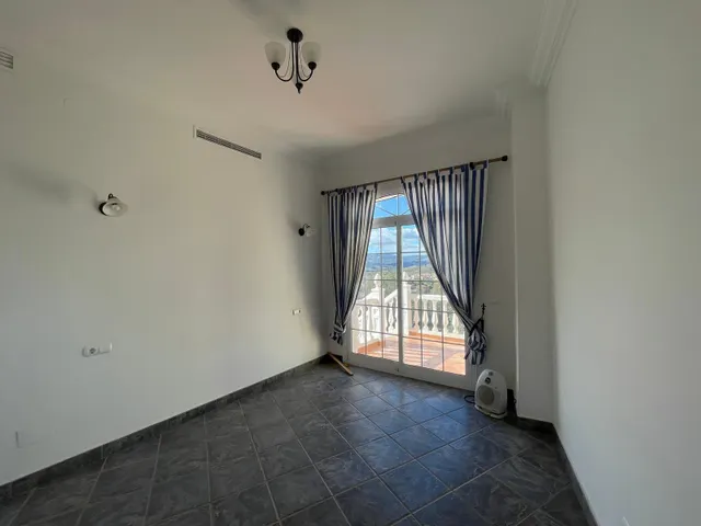 Exclusiva villa en Mijas Golf con vistas a la montaña y piscina privada — 30