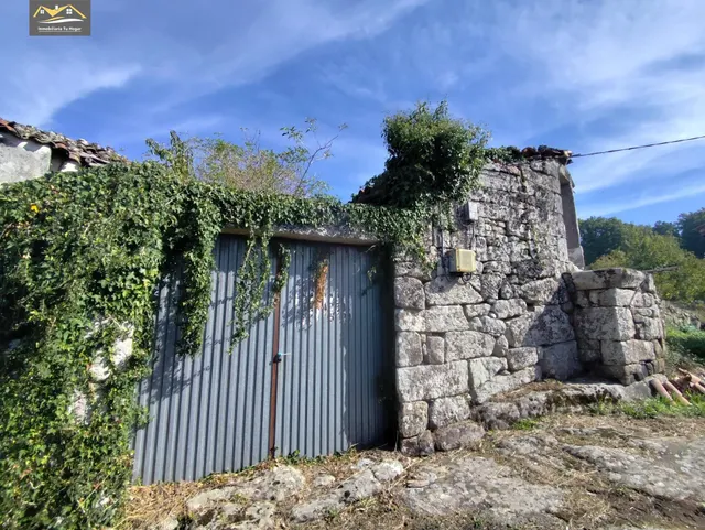 Se vende parcela de 874 m2 con casa de piedra de 247 m2 ambas perfectamente registradas en Esgos (Ourense) — 29