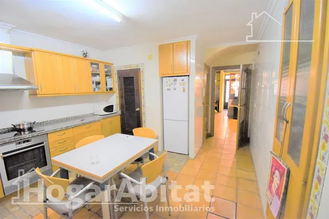 Amplia casa con terraza y balcón — 7