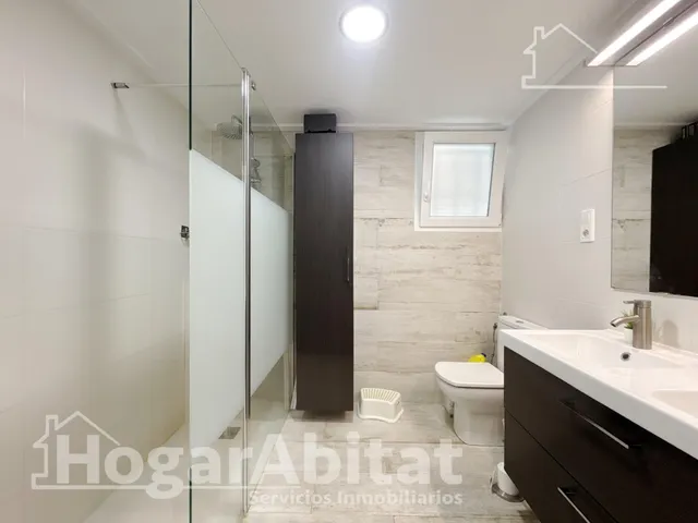 PRECIOSO REFORMADO CON BALCÓN Y ASCENSOR — 40