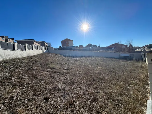 Exclusivo terreno en Yebes, vallado y en esquina, ideal para - foto 4