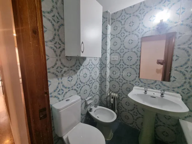 SE ALQUILA PISO SIN AMOBLAR EN UBICACIÓN INMEJORABLE - foto 5