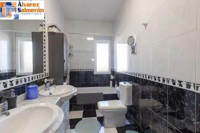 Casa en Armilla con terraza, patio y amplia cochera — 29