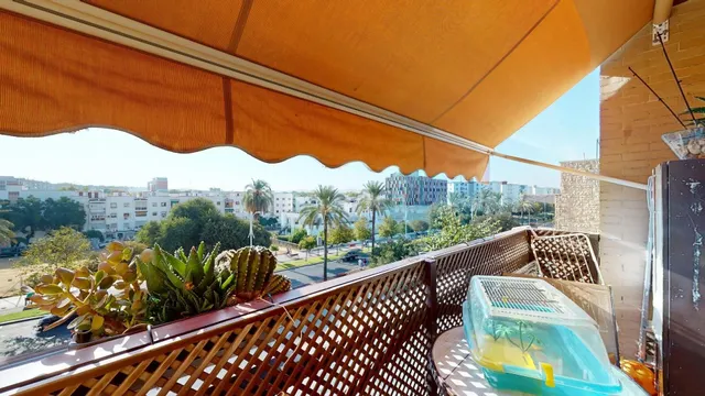 PISO DE RECIENTE CONSTRUCCIÓN CON AMPLIA TERRAZA, PISCINA, GARAJE Y TRASTERO — 5