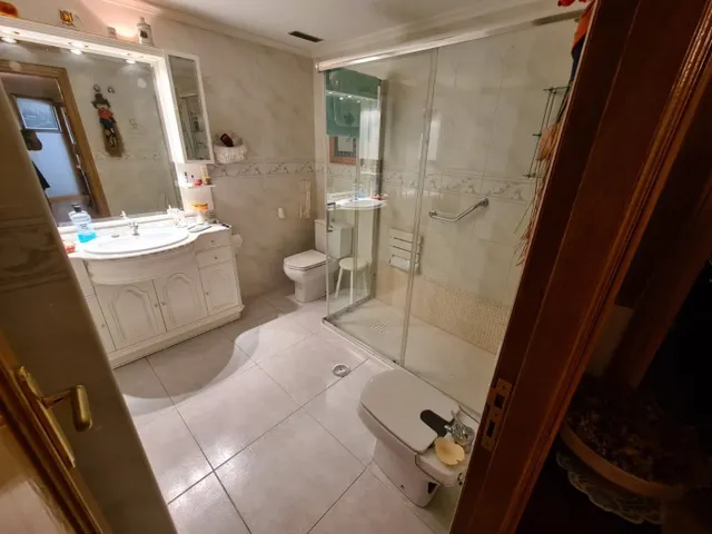 SE VENDE  PISO AMUEBLADO, 132 M2 EN LA BAÑEZA, 3 HAB., 2 BAÑOS, TERRAZA, ASCENSOR., — 9