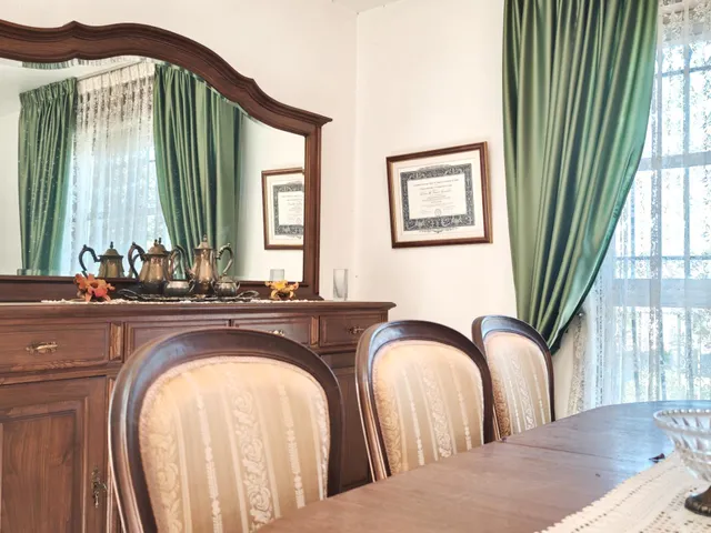 CHALET en perfecto estado conservación, con gran FINCA y a diez minutos del CENTRO de Santiago. — 17