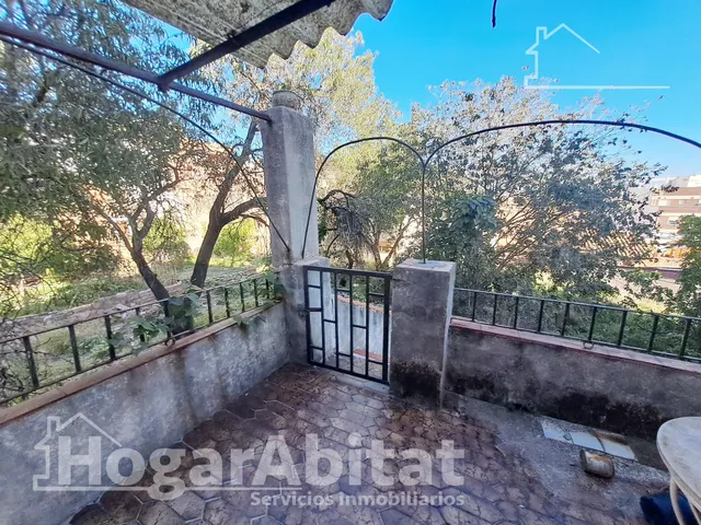 AMPLIA CASA CON 2 TERRAZAS PARA REFORMAR EN EL CENTRO — 20