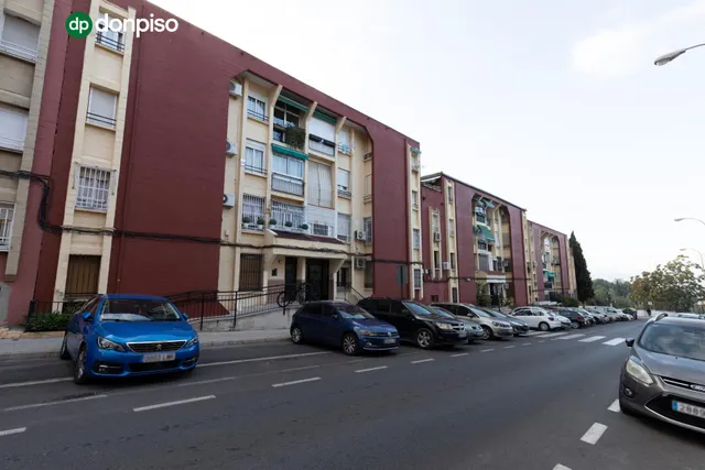 Piso ideal para inversión con alta rentabilidad junto a facultades de  Cartuja en Granada — 35