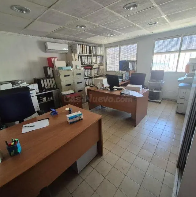 SE VENDE NAVE COMERCIAL EN EL POLIGONO CARMADAY DE 2.700 MET - foto 5