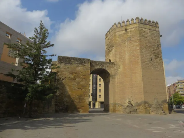 Garaje cerca de la Torre de la Malmuerta. Videovigilancia, fácil acceso y maniobrabilidad. — 13