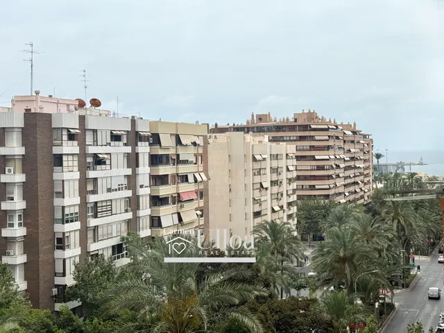 AMPLIA Y LUMINOSA VIVIENDA EN ALQUILER EN AVENIDA ÓSCAR ESPLÁ CON PARKING — 28