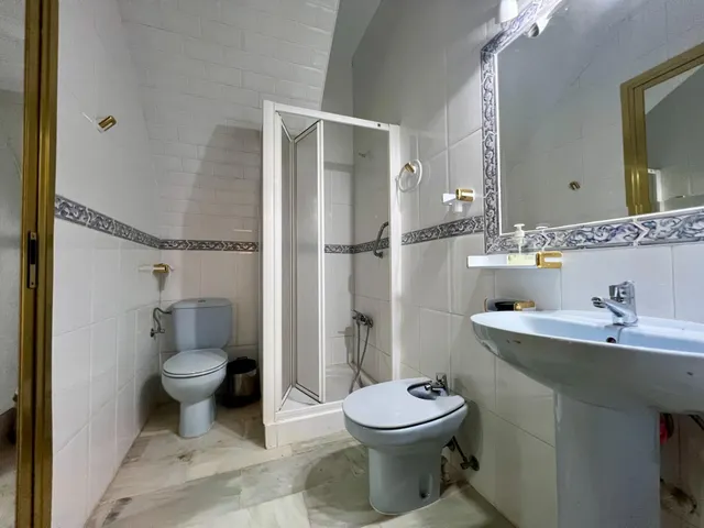 C. EXCLUSIVA CASA EN LA JUDERÍA A 5 MINUTOS DE LA MEZQUITA-CATEDRAL CON GARAJE Y ASCENSOR — 22