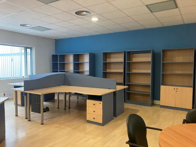 ALQUILER DE OFICINA, EN CENTRO DE EMPRESAS — 22