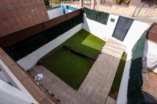 Chalet en pleno centro de Torrelodones, para disfrutar de la comodidad de tenerlo todo cerca sin renunciar al espacio de una vivienda unifamiliar. — 21