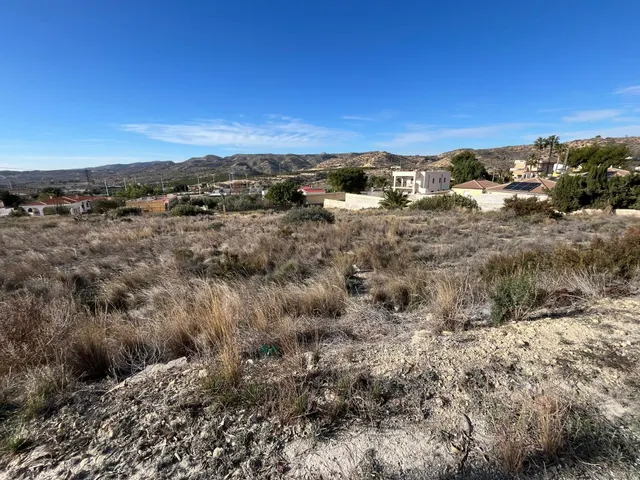 Se vende terreno tras Restaurante Montesol de 6.000 metros c