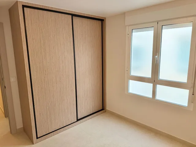 Piso reformado de 3 dormitorios y 2 baños a 200 metros del mar en el centro de Torrevieja — 29