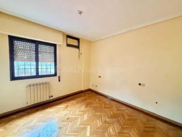 Amplio Piso en el Casco Histórico con Terraza y Garaje — 4