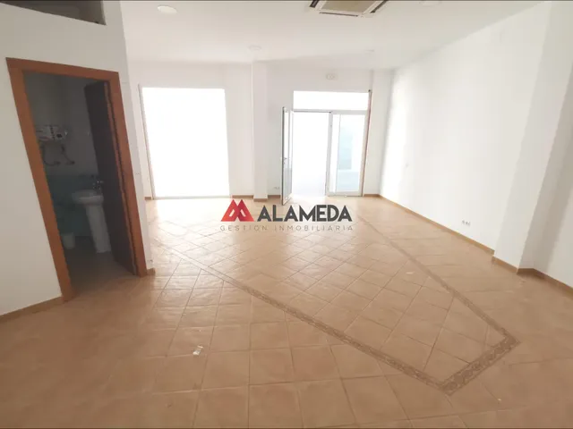 LOCAL COMERCIAL EN CENTRO COMERCIAL NOVO CENTER — 12
