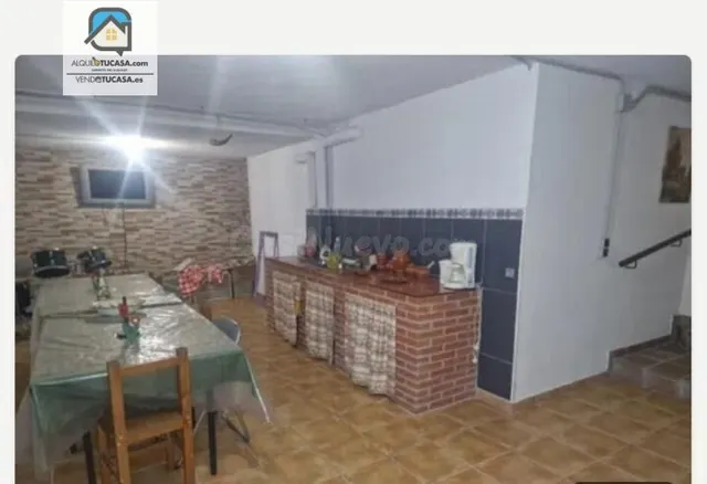 Elegante Chalet Pareado en Venta de Baños - Ideal para Famil