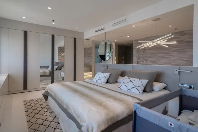 ÁTICO DÚPLEX DE LUJO CON PISCINA PRIVADA Y VISTAS PANORÁMICAS EN DIAGONAL MAR — 10
