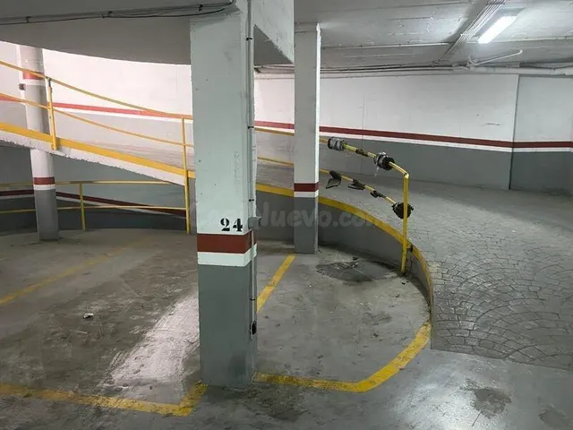 Plaza de garaje en el centro de Lucena (Córdoba) - foto 5