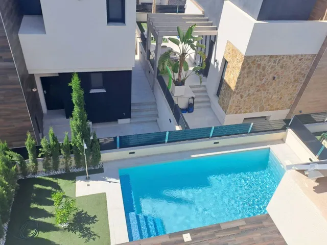 Villa con tres dormitorios en la zona de Lomas de Cabo Roig — 25