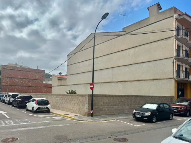 SOLAR EN CENTRO UBANO. OPCIÓN DE SEGREGACIÓN PARA CONSTRUIRS