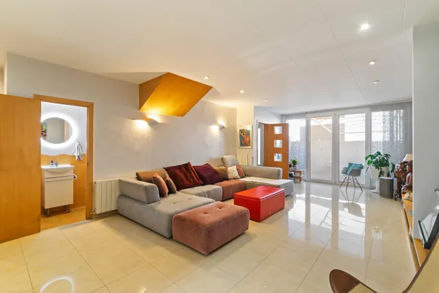 Casa adosada impecable de 4 dormitorios, placas solares y excelente ubicación en Empuriabrava. — 15