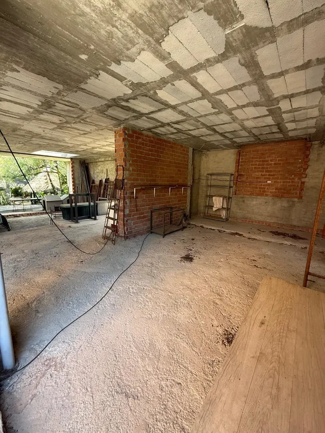 se vende 2 parcelas contiguas con casa en urbanizacion Atalaya rio Verde Marbella — 46