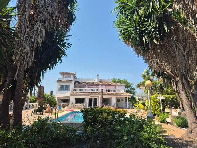 PRECIOSO CHALET EN OLIVA NOVA (VALENCIA)