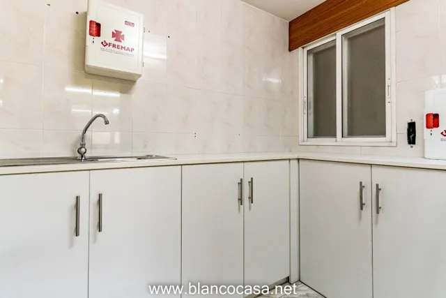 Entreplanta en venta ó alquiler C/Barcelona (Carballo) — 24