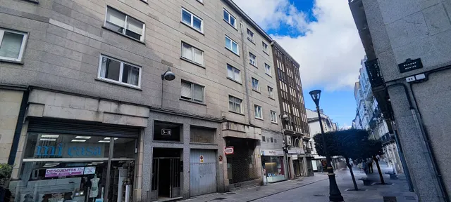 VIVIENDA CON GARAJE EN CALLE NOREAS