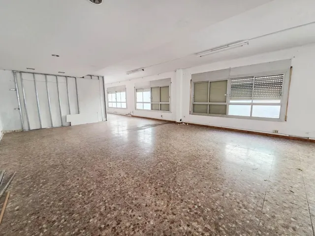 Primera planta de edificio de oficinas en alquiler en Barberá del Vallés — 3