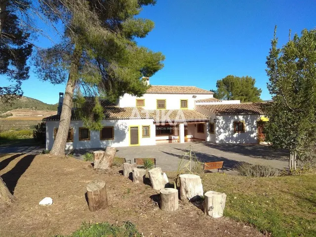 FINCA EN ALQUILER CON PISCINA Y JARDÍN. - foto 2