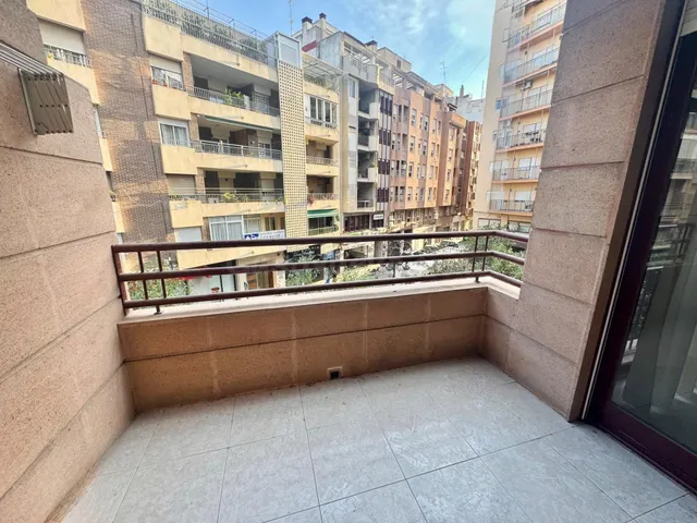 ESTUPENDA VIVIENDA EN OBISPO ROCAMORA, PARA ENTRAR A VIVIR C - foto 4