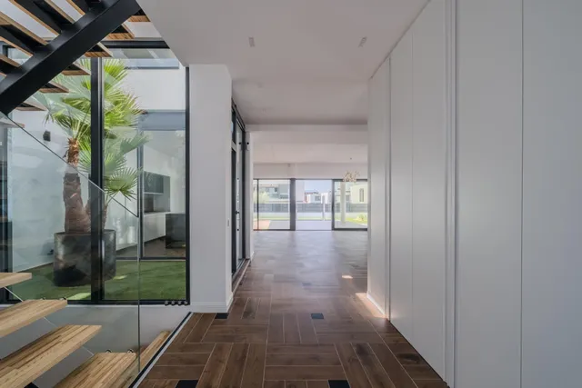Chalet Pareado de Diseño Vanguardista con Piscina y Máxima Eficiencia Energética en El Bosque — 30