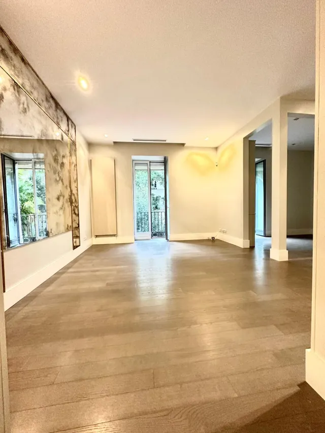 IMPRESIONANTE VIVIENDA EN CLAUDIO CUELLO ESQUINA JORJE JUAN — 19