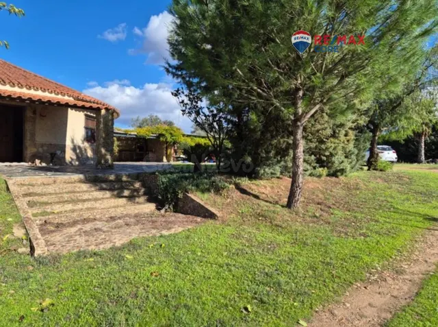 Encantadora Casa de Campo en Badajoz - Urbanización La Rocil - foto 2
